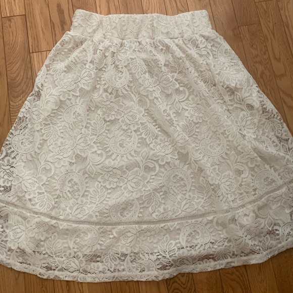 Lace skirt - Picture 1 of 4